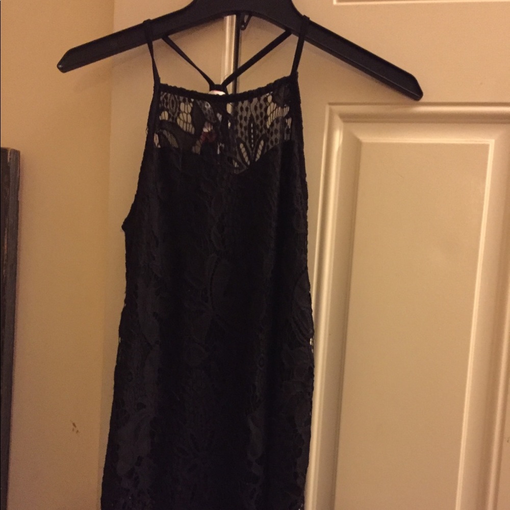 XS lacy black top